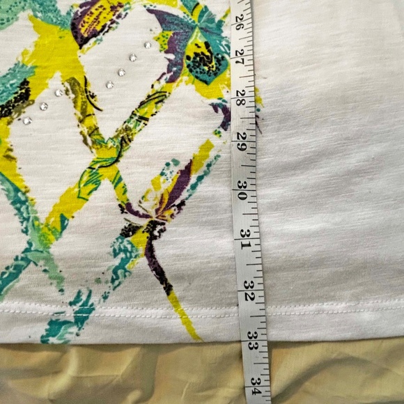 T-SHIRT, RUCHED NECK, WHITE WITH PRINT, SIZE 4X, GLASS SPARKLE ACCENTS, VEE NECK - Picture 4 of 9